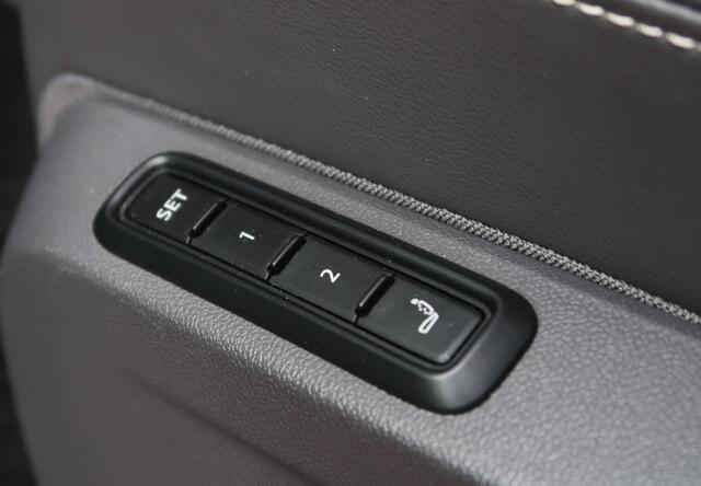 Volkswagen MULTIVAN 1.4 eHybrid L2 Bulli Edition PANO/ 360 CAM/ MASSAGE/ H&K/ HEAD-UP/ TREKHAAK/ VOL!