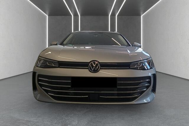 Volkswagen PASSAT Variant 1.5 eTSI Business ACC Massage Trekhaak LED DAB Camera Digital Cockpit PRO