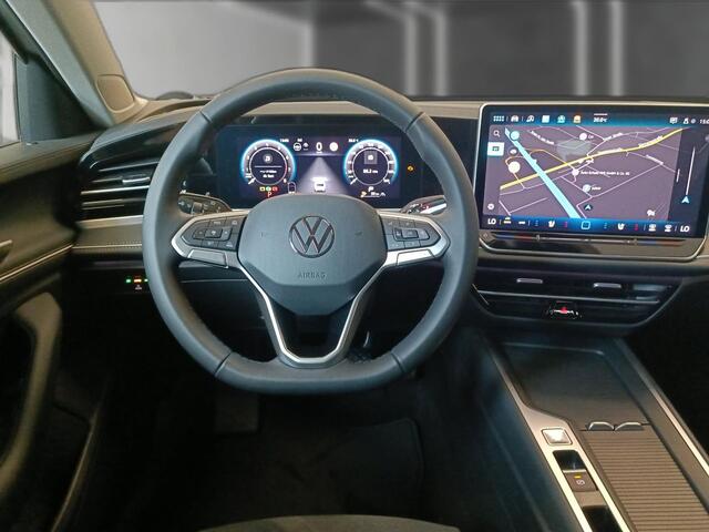 Volkswagen PASSAT Variant 1.5 eTSI Business ACC Massage Trekhaak LED DAB Camera Digital Cockpit PRO