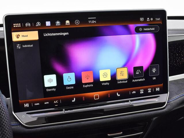 Volkswagen PASSAT Variant R-Line-Edition (9) 1.5 eTSI 150 pk 7 versn. DSG · Assistance pakket · Black style pakket · Comfort pakket · Panoramisch dakraam · MEGA Sale