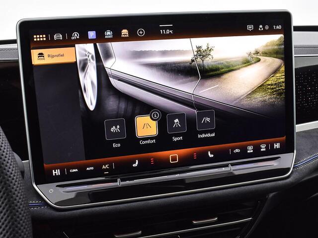 Volkswagen PASSAT Variant R-Line-Edition (9) 1.5 eTSI 150 pk 7 versn. DSG · Assistance pakket · Black style pakket · Comfort pakket · Panoramisch dakraam · MEGA Sale