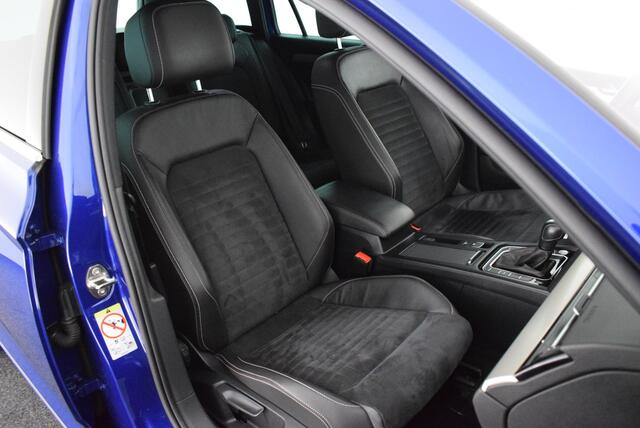 Volkswagen PASSAT Variant 2.0 TSI 190pk DSG R-Line Elegance Trekhaak Stoelverwarming Virtual Cockpit Navigatie
