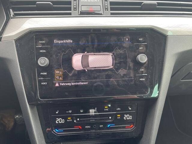 Volkswagen PASSAT Variant 2.0 TDI 150 PK DSG ACC LED Navi Trekhaak Stoelverwarming