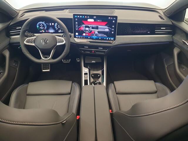 Volkswagen PASSAT Variant 1.5 eHybrid 272pk DSG/AUT R-Line Wegklapbare trekhaak, Panoramadak, Leder