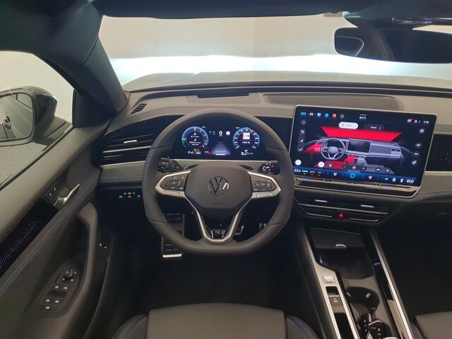 Volkswagen PASSAT Variant 1.5 eHybrid 272pk DSG/AUT R-Line Wegklapbare trekhaak, Panoramadak, Leder