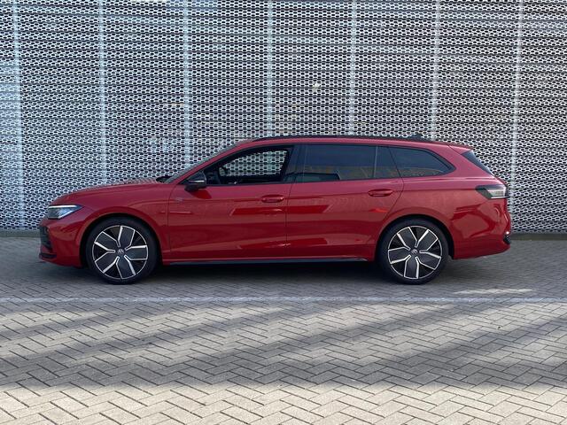 Volkswagen PASSAT Variant 1.5 eTSI 150 PK DSG R-Line Edition / Vollederen R-Line Bekleding / Head Up Display / Harman Kardon / Panoramadak /