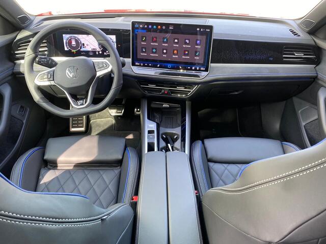 Volkswagen PASSAT Variant 1.5 eTSI 150 PK DSG R-Line Edition / Vollederen R-Line Bekleding / Head Up Display / Harman Kardon / Panoramadak /