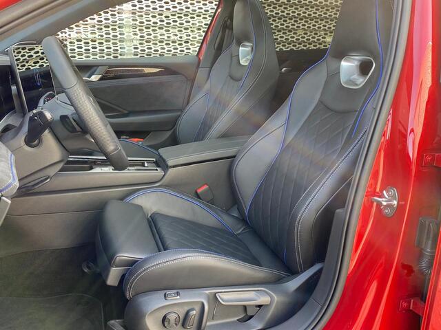 Volkswagen PASSAT Variant 1.5 eTSI 150 PK DSG R-Line Edition / Vollederen R-Line Bekleding / Head Up Display / Harman Kardon / Panoramadak /