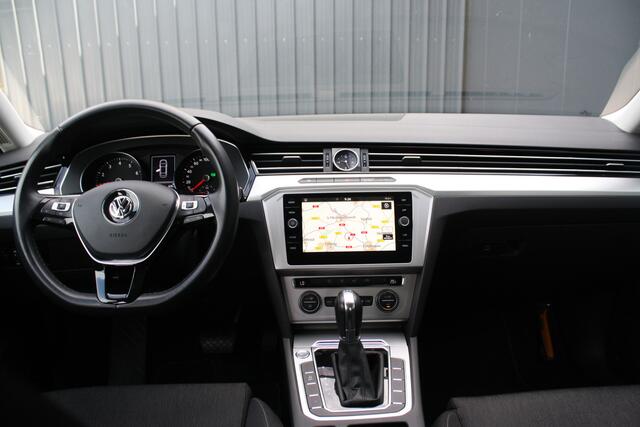 Volkswagen PASSAT 1.5 TSI Comfortline Business AUTOMAAT - NAVIGATIE - TREKHAAK
