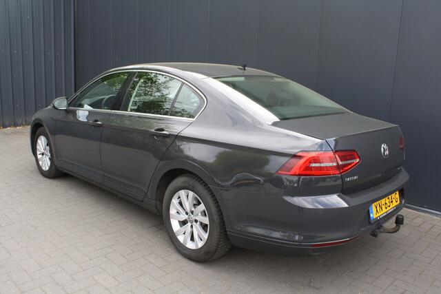 Volkswagen PASSAT 1.5 TSI Comfortline Business AUTOMAAT - NAVIGATIE - TREKHAAK