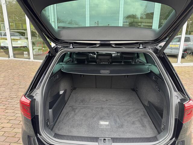 Volkswagen PASSAT Variant 1.4 TSI PHEV GTE Business Trekhaak | Pano | Leer