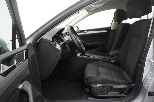 Volkswagen PASSAT BWJ 2017 1.8 180 PK TSI Business Edition R / AUTOMAAT TREKHAAK / STOELVERWARMING / STUURVERWARMING / ADAPTIVE CRUISE / CLIMA / NAVI / PARKEERSENSOREN / LMV /