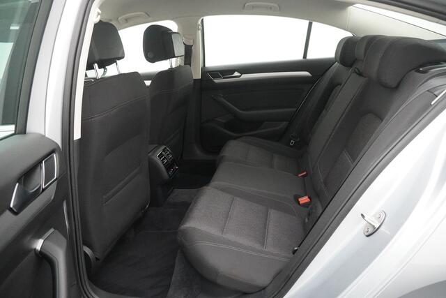 Volkswagen PASSAT BWJ 2017 1.8 180 PK TSI Business Edition R / AUTOMAAT TREKHAAK / STOELVERWARMING / STUURVERWARMING / ADAPTIVE CRUISE / CLIMA / NAVI / PARKEERSENSOREN / LMV /