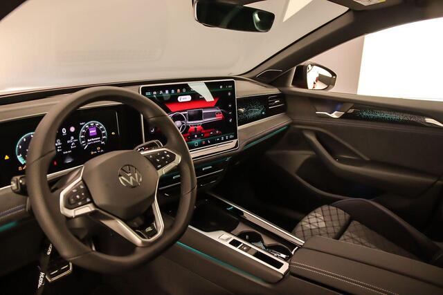 Volkswagen PASSAT Variant R-Line Business 1.5 eTSI 150pk DSG Automaat Panoramadak, Elektrische achterklep, Navigatie, Harman Kardon audio, Adaptive cruise control, Stuurwiel verwarmd