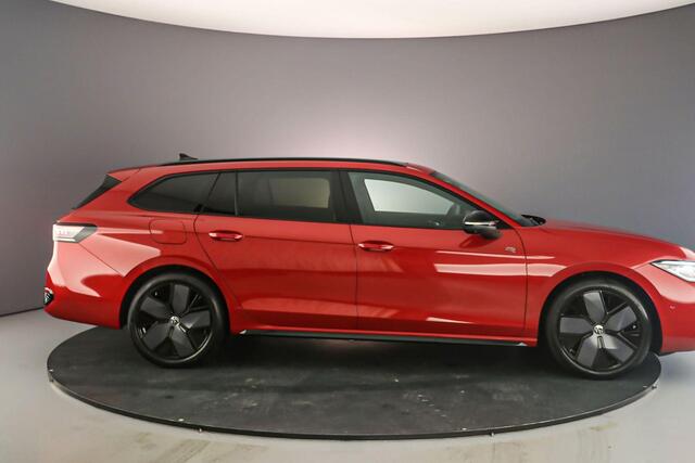 Volkswagen PASSAT Variant R-Line Business 1.5 eTSI 150pk DSG Automaat Panoramadak, Elektrische achterklep, Navigatie, Harman Kardon audio, Adaptive cruise control, Stuurwiel verwarmd