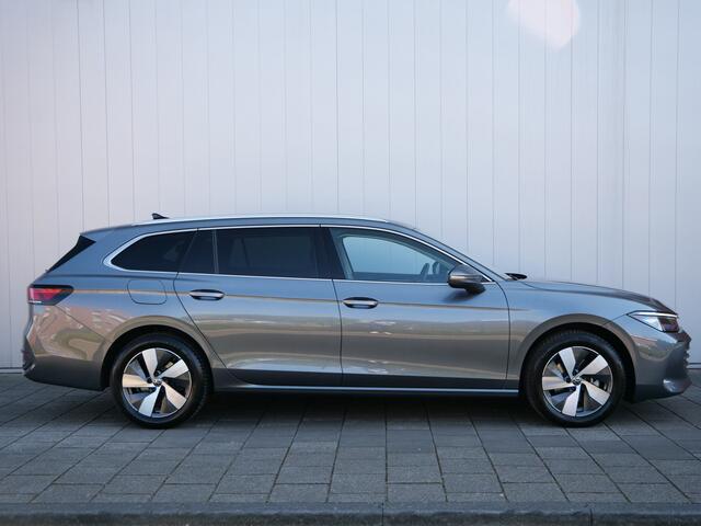 Volkswagen PASSAT Variant 1.5 eTSI 150pk Business Automaat Navigatie / Stoel/stuurverwarming / Camera / Adaptive cruise