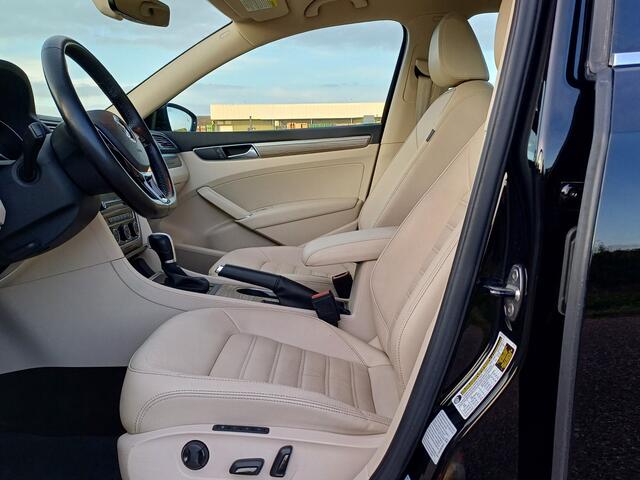 Volkswagen PASSAT 3.6L V6 Highline /Unieke Auto!/Nieuwstaat!/