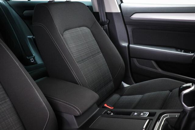 Volkswagen PASSAT 1.5 TSI Comfort Business | LED | APP CONNECT | CAMERA