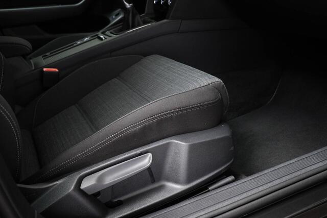 Volkswagen PASSAT 1.5 TSI Comfort Business | LED | APP CONNECT | CAMERA