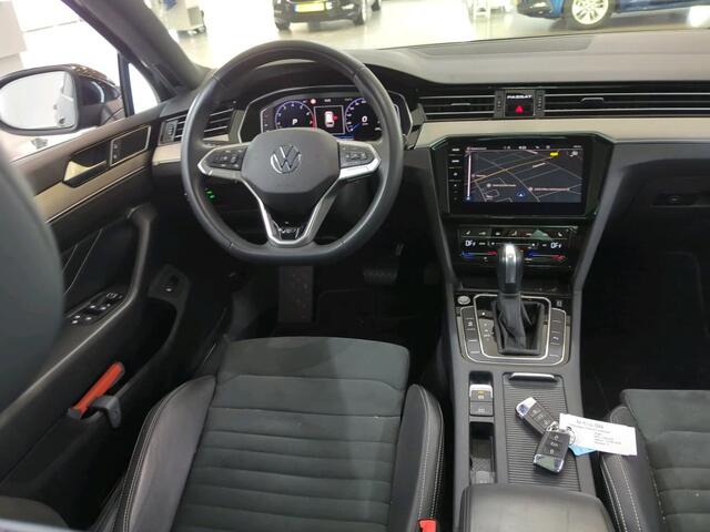 Volkswagen PASSAT Variant 1.5 TSI R-Line Business / AUTOMAAT/ PANO/ CAMERA/ PARK. SENSOREN/ ERGO COMFORT/ DIGITAL DASHBOARD/ LED/ ELEK. ACHTERKLEP/
