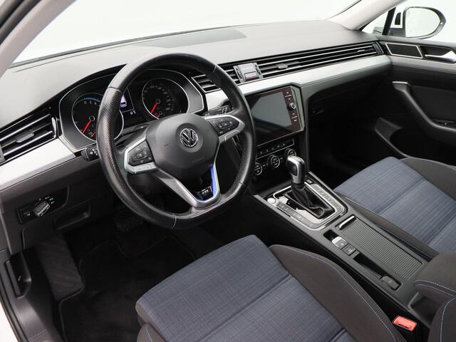 Volkswagen PASSAT Variant 1.4 TSi 218 Pk Automaat PHEV GTE Business | Adaptive Cruise | CarPlay | Navigatie | Bluetooth | Stoelverwarming | Camera | Trekhaak | 17 Inch | 82.305 Km!!