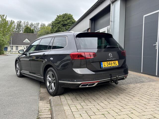 Volkswagen PASSAT Variant 1.5 TSI R-Line Business + Panoramadak| Camera| PDC V+A| Trekhaak| App| Ergo stoel| Virtueel cockpit