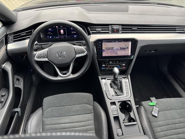 Volkswagen PASSAT Variant 1.5 TSI R-Line Business + Panoramadak| Camera| PDC V+A| Trekhaak| App| Ergo stoel| Virtueel cockpit