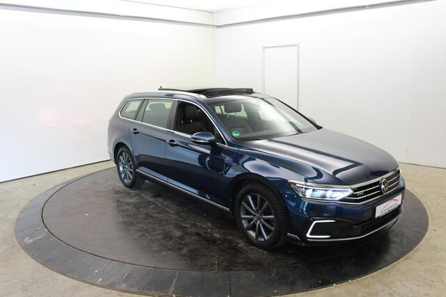 Volkswagen PASSAT GTE eLTrekh+aklep zwarte hemel vol leder Virtual Disc Pro Navi Panodak