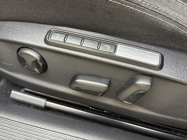 Volkswagen PASSAT Variant 1.4 TSI ACT Highline / virtuele klok / stoelverwarming / CarPlay enzv