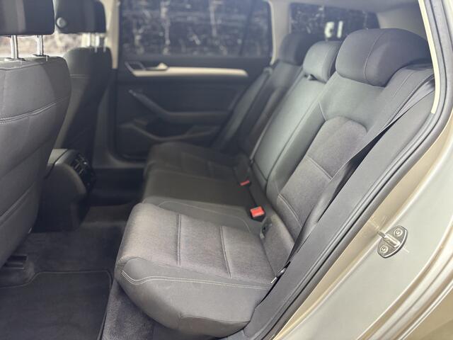 Volkswagen PASSAT Variant 1.4 TSI ACT Highline / virtuele klok / stoelverwarming / CarPlay enzv