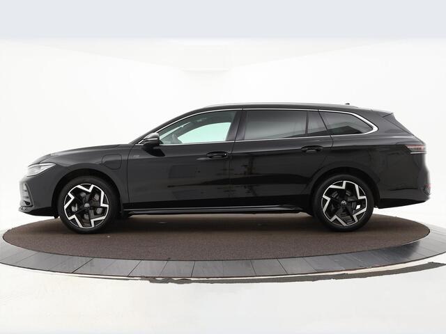 Volkswagen PASSAT Variant 1.5 eHybrid 272pk DSG R-Line Edition · Keyless · Massage · Camera · Elek. trekhaak · Elek. Achterklep · 18'' Inch ·