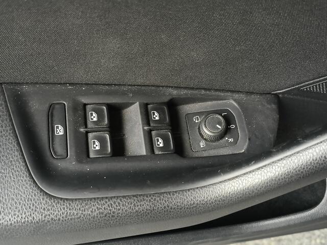 Volkswagen PASSAT Variant 1.5 TSI Comfort Business DSG-AUTOMAAT uit 2020 Rijklaar + 12 maanden Bovag-garantie Henk Jongen Auto's in Helmond, al 50 jaar service zoals 't hoort!