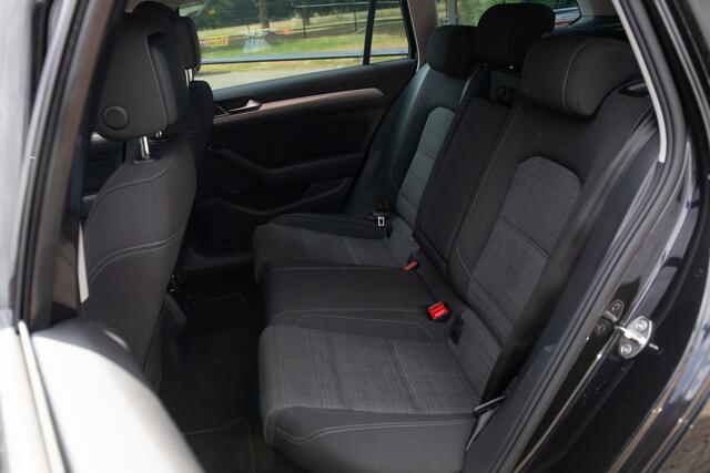 Volkswagen PASSAT Variant 1.5 TSI Comfort Business , Adap. cruise, Carplay, Keyess entry,