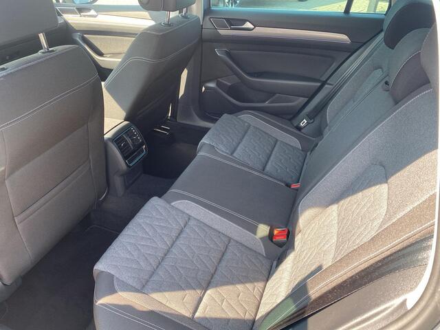 Volkswagen PASSAT Variant 1.4 TSI PHEV GTE Business | 218Pk | A-Camera | Trekhaak | ERGO Massage |