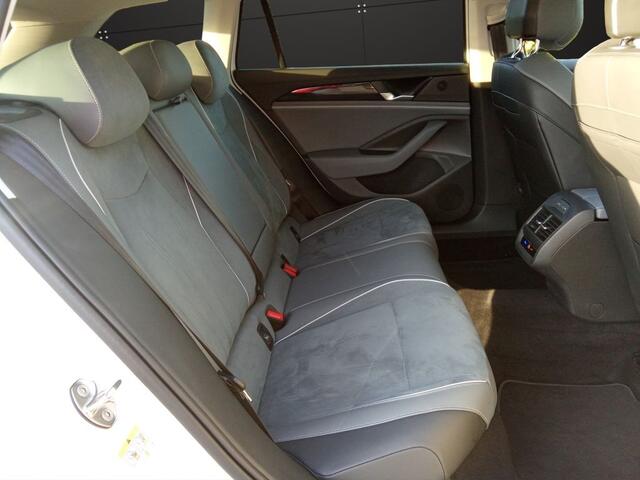 Volkswagen PASSAT Variant 2.0 TDI 150 PK DSG ACC LED 360 Camera Trekhaak Massage