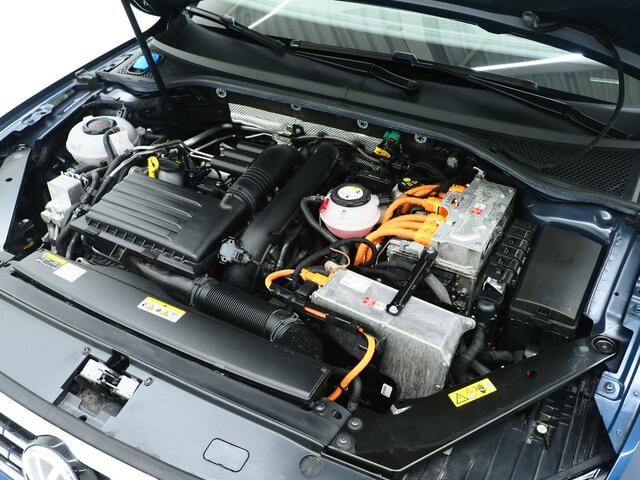 Volkswagen PASSAT Variant 1.4 TSI PHEV GTE R-Line | Panoramadak | Trehaak | Dynaudio | Massage | 360 | Head Up | Keyless