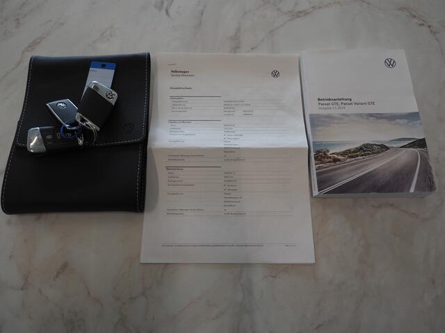 Volkswagen PASSAT Variant 1.4 TSI PHEV GTE R-Line | Panoramadak | Trehaak | Dynaudio | Massage | 360 | Head Up | Keyless