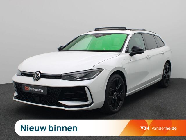 Volkswagen PASSAT Variant 1.5 eHybrid R-Line Business Trekhaak, 360 graden Camera, Harman & Kardon, Head-up Display, Leeds 19", Panoramadak, Elek. achterklep, LED-Matrix