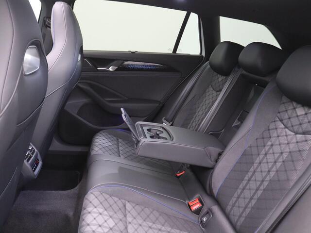 Volkswagen PASSAT Variant 1.5 eHybrid R-Line Business Trekhaak, 360 graden Camera, Harman & Kardon, Head-up Display, Leeds 19", Panoramadak, Elek. achterklep, LED-Matrix