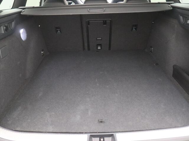 Volkswagen PASSAT Variant 1.5 eHybrid R-Line Business Trekhaak, 360 graden Camera, Harman & Kardon, Head-up Display, Leeds 19", Panoramadak, Elek. achterklep, LED-Matrix