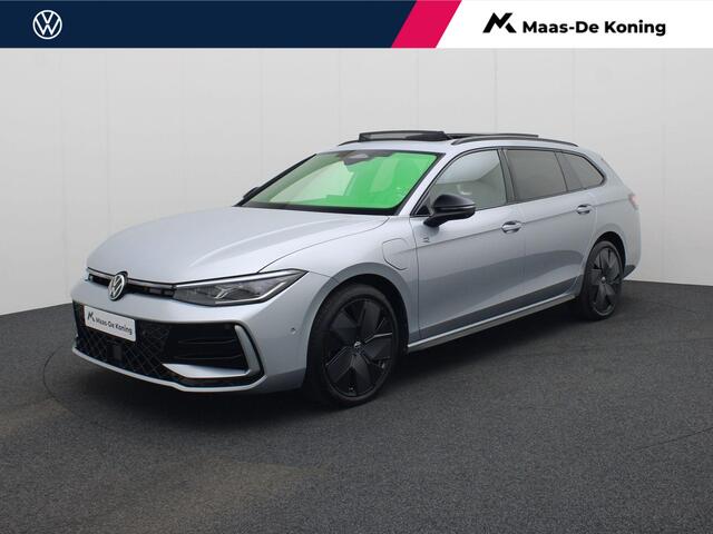 Volkswagen PASSAT Variant 1.5eHybrid 200kW/272PK R-Line DSG · Panoramadak · Trekhaak · 360°Camera + Parkeersensoren · Garantie tot augustus 2029 of 100000km.
