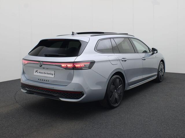 Volkswagen PASSAT Variant 1.5eHybrid 200kW/272PK R-Line DSG · Panoramadak · Trekhaak · 360°Camera + Parkeersensoren · Garantie tot augustus 2029 of 100000km.