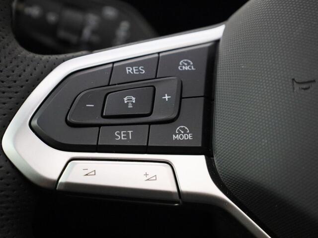 Volkswagen PASSAT Variant 1.5eHybrid 200kW/272PK R-Line DSG · Panoramadak · Trekhaak · 360°Camera + Parkeersensoren · Garantie tot augustus 2029 of 100000km.