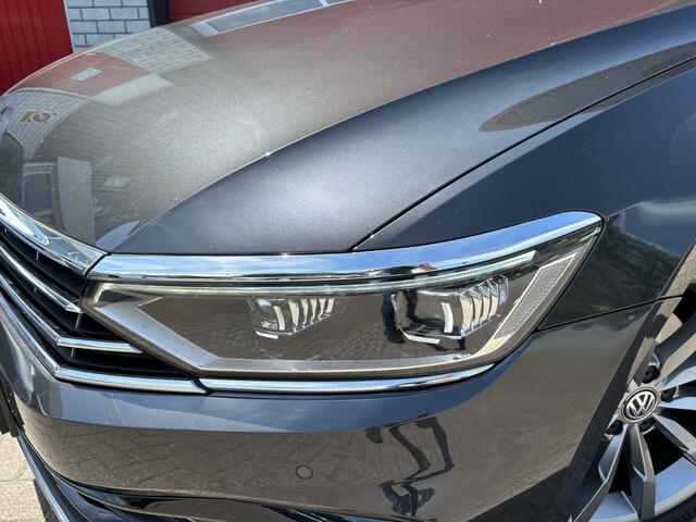 Volkswagen PASSAT Variant 1.5 TSI Elegance Business R FACELIFT / R-LINE / AUTOMAAT / GR NAVI / TREKHAAK / STOELVERW / CAMERA / FULL LED / NL-AUTO