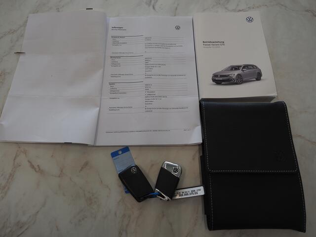 Volkswagen PASSAT Variant 1.4 TSI PHEV GTE | Panoramadak | Trekhaak | Massage | Camera | Adaptive Cruise | Carplay