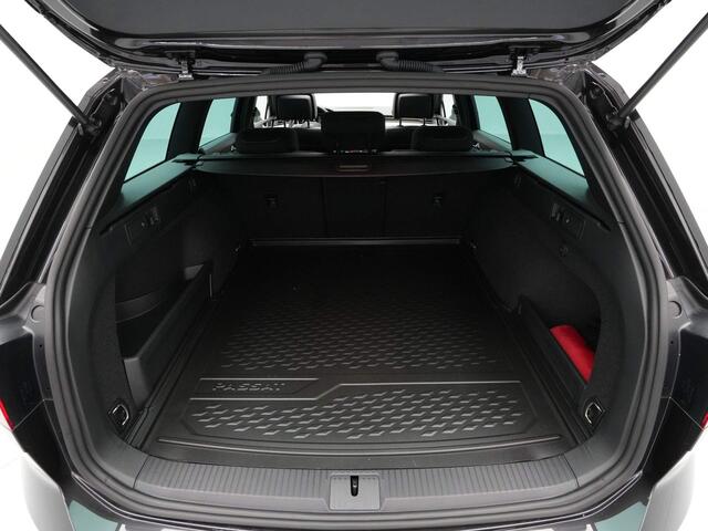 Volkswagen PASSAT Variant 1.4 TSI 218pk PHEV GTE Business Panorama Camera Stoelverwarming 18'' Lm Velgen