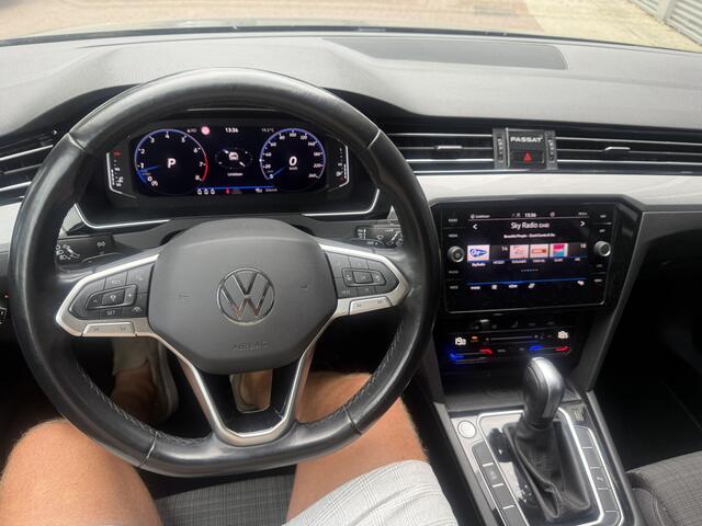 Volkswagen PASSAT Variant 1.5 TSI Business Bj 2021 Camera,18Inch,Trekhaak,Electr klep,Cruise Dealer onderhouden 150pk