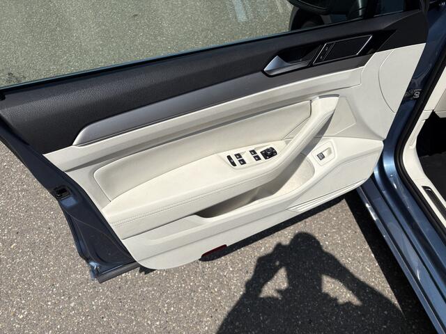 Volkswagen PASSAT 2.0 TSI 4Motion Highline / AUTOMAAT / PANORAMADAK / HEAD-UP / NAVI