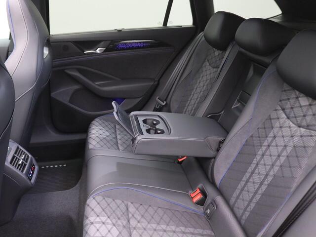 Volkswagen PASSAT Variant 1.5 eHybrid R-Line Edition 272PK DSG Matrix led, trekhaak, adaptive cruise, side assist, schuif-kanteldak, keyless, elek. bedienbare achterklep, stoelverwarming voor & achter, stuurwielverwarming, 19" lichtmetaal