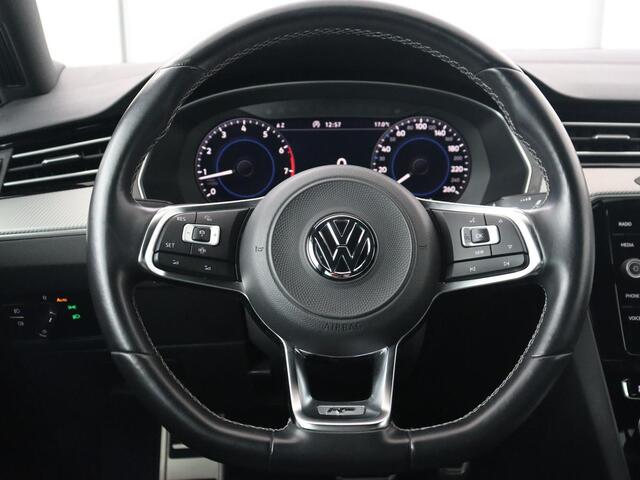 Volkswagen PASSAT 1.5 TSI R Line | Nappaleder | Stoelverwarming | Trekhaak | LED Plus | Adaptive cruise | Carplay | Virtual Cockpit | Navigatie | Climate control